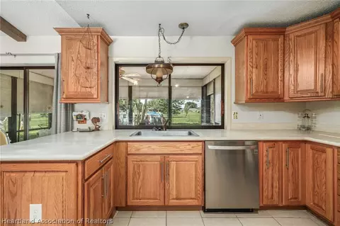 Kitchen - 600 Cherry Tree Dr, Sebring, FL 33876 photo 3 of 5