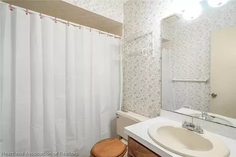 Bath - 600 Cherry Tree Dr, Sebring, FL 33876 photo 3 of 4