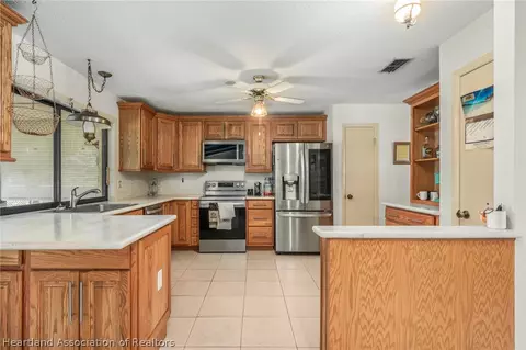 Kitchen - 600 Cherry Tree Dr, Sebring, FL 33876 photo 2 of 5