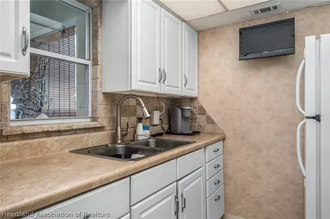 2113 Lakeview Drive 9c, Sebring, FL 33870 photo 11