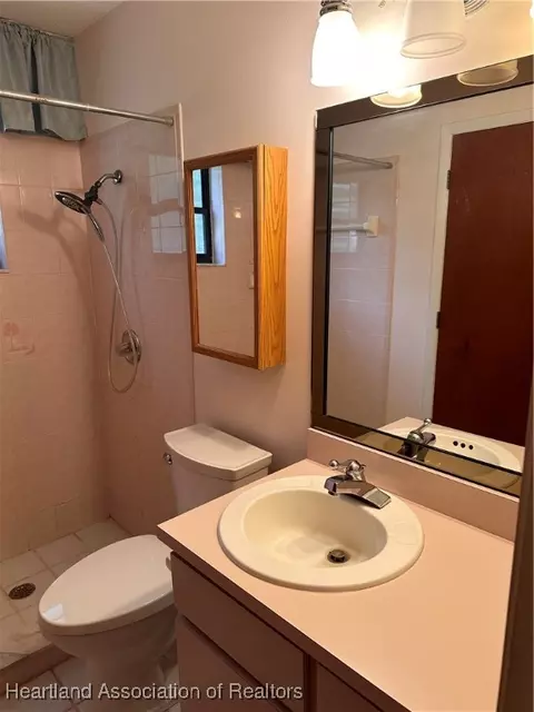 Bath - 3245 Cedar Dr, Sebring, FL 33875 photo 1 of 1