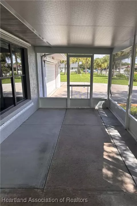 Exterior - 3245 Cedar Dr, Sebring, FL 33875 photo 2 of 9