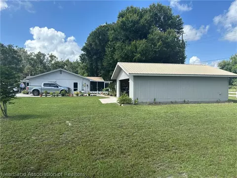 Exterior - 3245 Cedar Dr, Sebring, FL 33875 photo 8 of 9