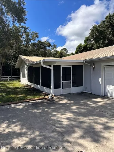 Exterior - 3245 Cedar Dr, Sebring, FL 33875 photo 1 of 9