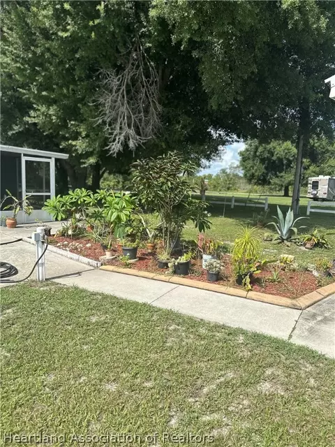 Exterior - 3245 Cedar Dr, Sebring, FL 33875 photo 6 of 9