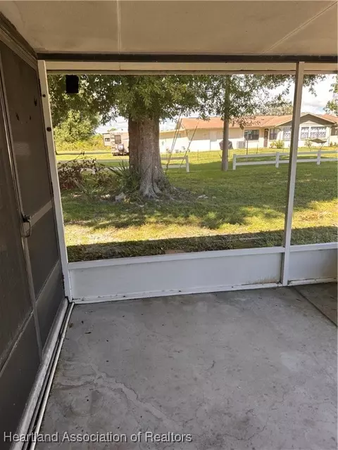 Exterior - 3245 Cedar Dr, Sebring, FL 33875 photo 4 of 9