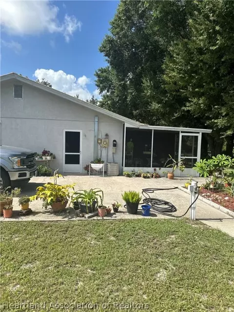 Exterior - 3245 Cedar Dr, Sebring, FL 33875 photo 7 of 9