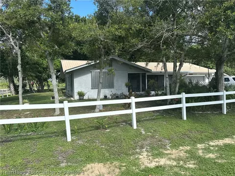3245 Cedar Dr, Sebring, FL 33875