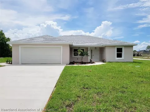 130 Hawaii Dr NE, Lake Placid, FL 33852