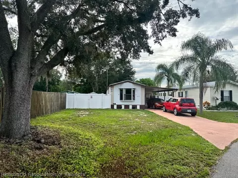 216 S Camphor Loop, Avon Park, FL 33825