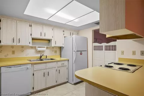 Kitchen - 4520 Leucadendra Dr, Sebring, FL 33872 photo 1 of 3