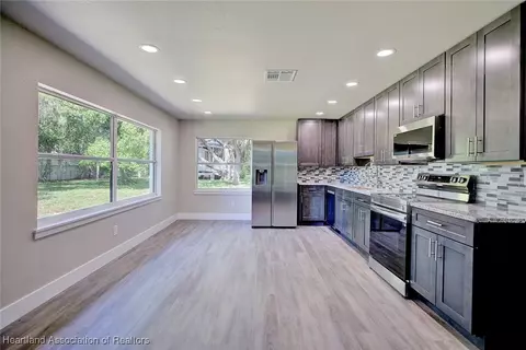 Kitchen - 3505 King Dr, Sebring, FL 33870 photo 3 of 5