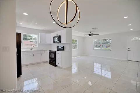 801 Lemans Dr, Sebring, FL 33872 photo 9
