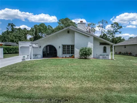 5202 Agora St, Sebring, FL 33875