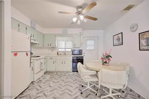 Kitchen - 3002 Spinks Rd, Sebring, FL 33870 photo 1 of 3
