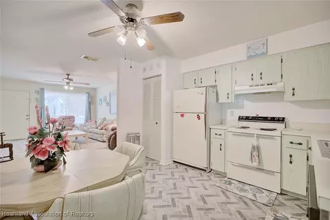 Kitchen - 3002 Spinks Rd, Sebring, FL 33870 photo 3 of 3