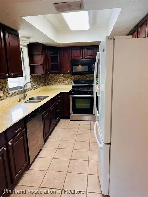 Kitchen - 119 Parkview Rd, Sebring, FL 33870 photo 1 of 2