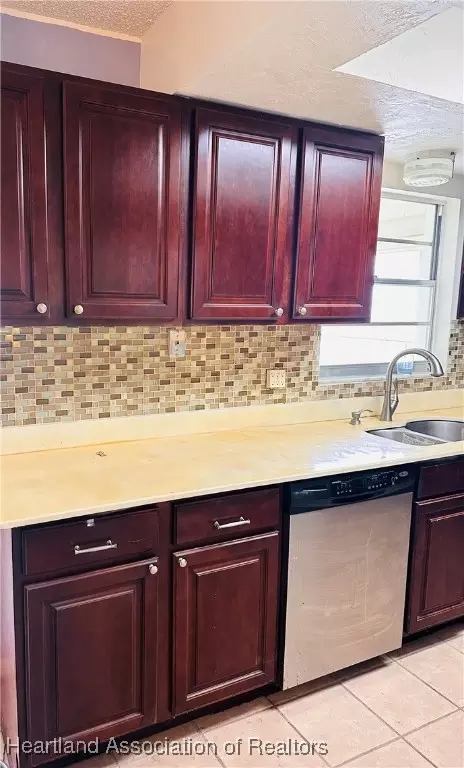 Kitchen - 119 Parkview Rd, Sebring, FL 33870 photo 2 of 2