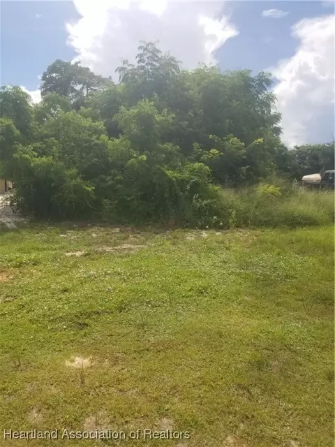 10 Oak St, Lake Placid, FL 33852