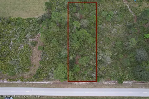 616 Cowhouse Rd, Lorida, FL 33857