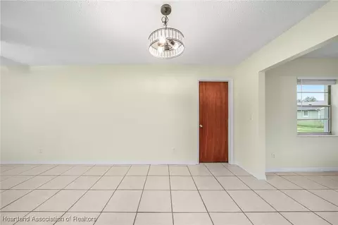 325 Maple Ln, Sebring, FL 33876 photo 9
