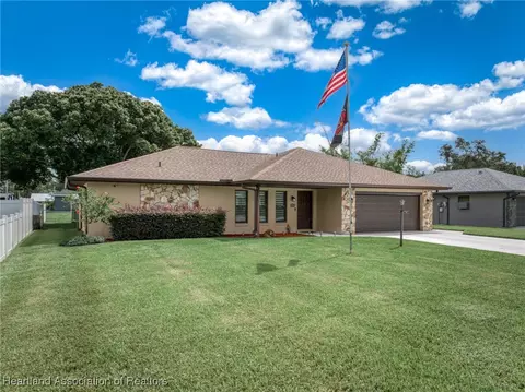 3916 Wild Violet Ave, Sebring, FL 33870 photo 2