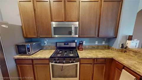 Kitchen - 1906 Griffins Green Dr, Bartow, FL 33830 photo 1 of 2