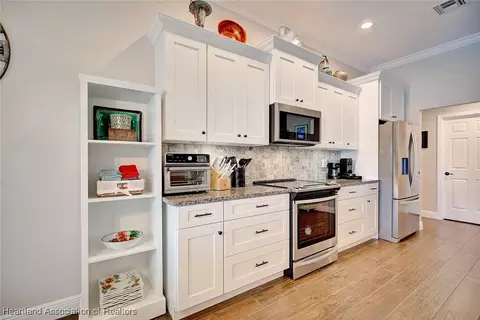 Kitchen - 4747 Pebble Beach Dr, Sebring, FL 33872 photo 5 of 5