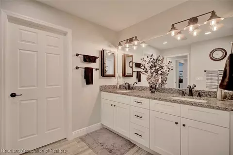 Bath - 4747 Pebble Beach Dr, Sebring, FL 33872 photo 3 of 5