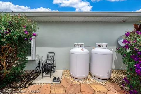 Exterior - 424 Floral Dr, Sebring, FL 33876 photo 6 of 13