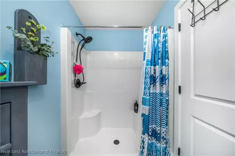 Bath - 424 Floral Dr, Sebring, FL 33876 photo 3 of 4