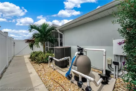 Exterior - 424 Floral Dr, Sebring, FL 33876 photo 7 of 13