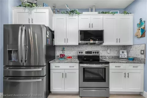 Kitchen - 424 Floral Dr, Sebring, FL 33876 photo 4 of 4
