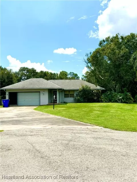 55 Chickasaw St, Lake Placid, FL 33852