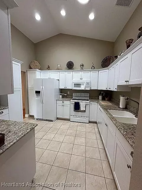 Kitchen - 4541 Vantage Cir, Sebring, FL 33872 photo 1 of 3