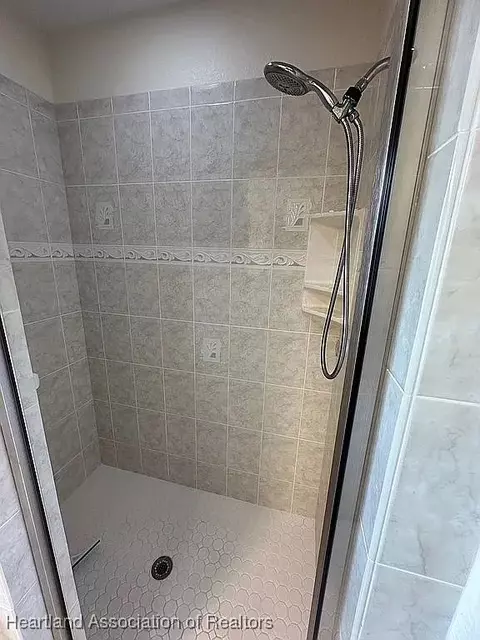 Bath - 4541 Vantage Cir, Sebring, FL 33872 photo 4 of 6