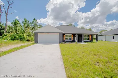 Exterior - 7723 Ancha St, Sebring, FL 33872 photo 2 of 4