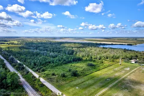 365 Lake Apthorp Dr, Lake Placid, FL 33852