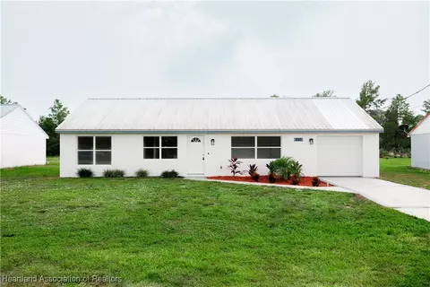 1043 Rebel Ave, Lake Placid, FL 33852