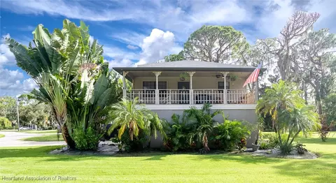 34 Choctaw St, Lake Placid, FL 33852