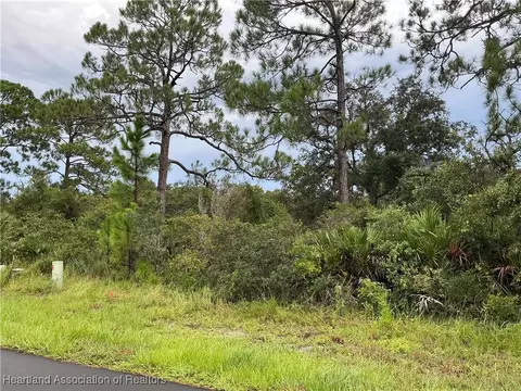 5048 San Ignacio Dr, Sebring, FL 33872 photo 2