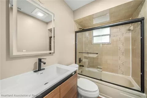 Bath - 6515 Mattee Dr, Sebring, FL 33875 photo 3 of 4