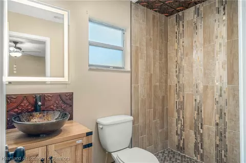 Bath - 6515 Mattee Dr, Sebring, FL 33875 photo 2 of 4