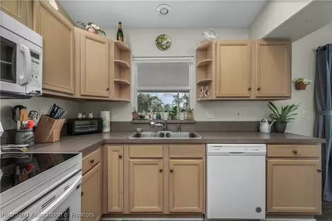 Kitchen - 3309 Golfview Rd, Sebring, FL 33875 photo 5 of 6