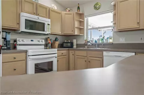 Kitchen - 3309 Golfview Rd, Sebring, FL 33875 photo 2 of 6