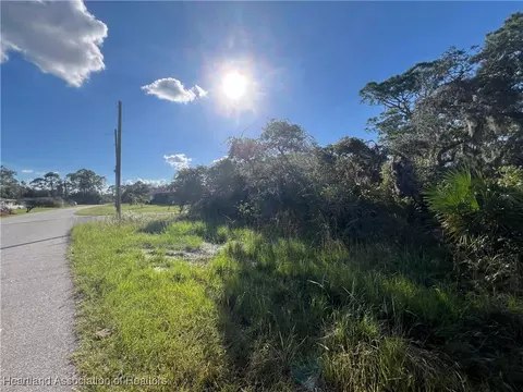 101 Cape Apt 8 Rd NW, Lake Placid, FL 33852