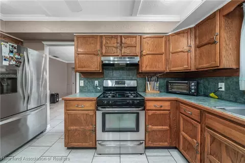 Kitchen - 2533 Gem Stone Ave, Lorida, FL 33857 photo 4 of 4