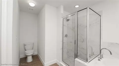 Bath - 3026 Marlin Dr, Sebring, FL 33870 photo 3 of 4