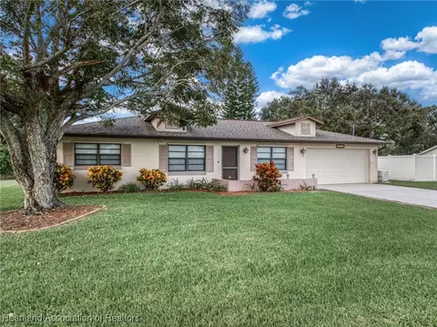 121 Forever Ave, Lake Placid, FL 33852