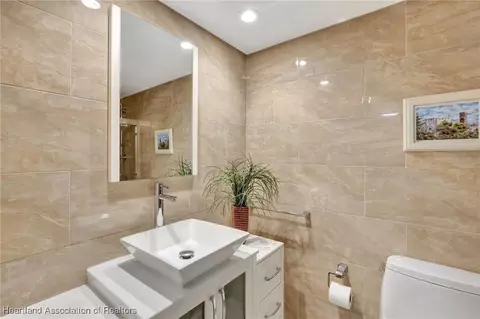 Bath - 3100 N Course Ln, Pompano Beach, FL 33069 photo 2 of 3